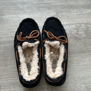 UGG Black and Tan Suede Moccasin Slippers loungewear Sz7